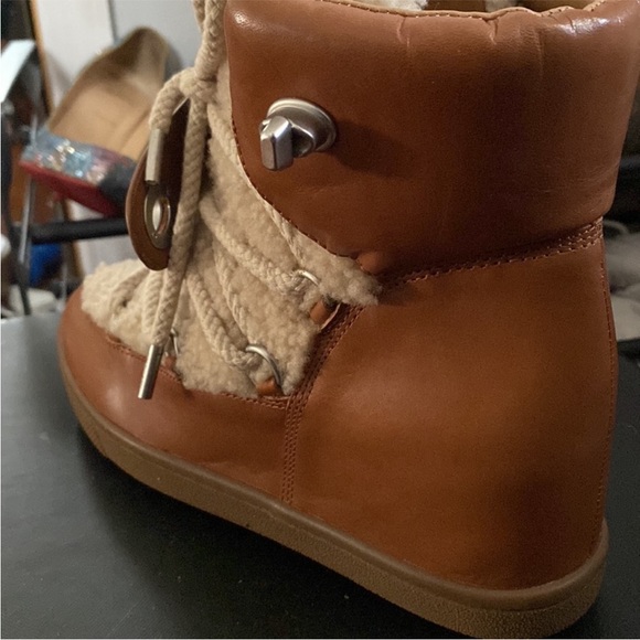 Coach - Picture 2 of 3